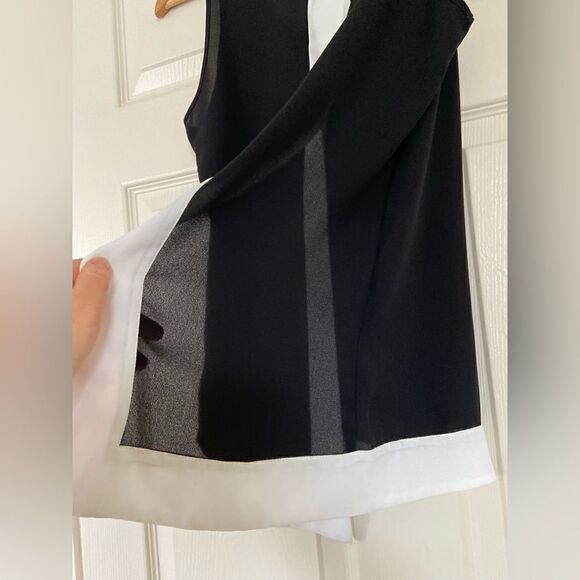 EXPRESS Scoop Neck black and white chiffon sleeveless slit back top - Picture 3 of 5